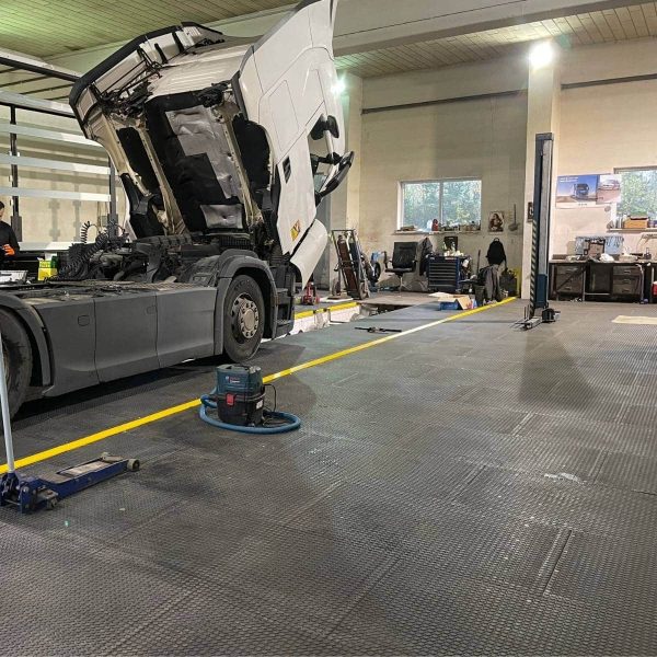 DL1 Industrie Guimmimatte Boden Werkstatt LKW